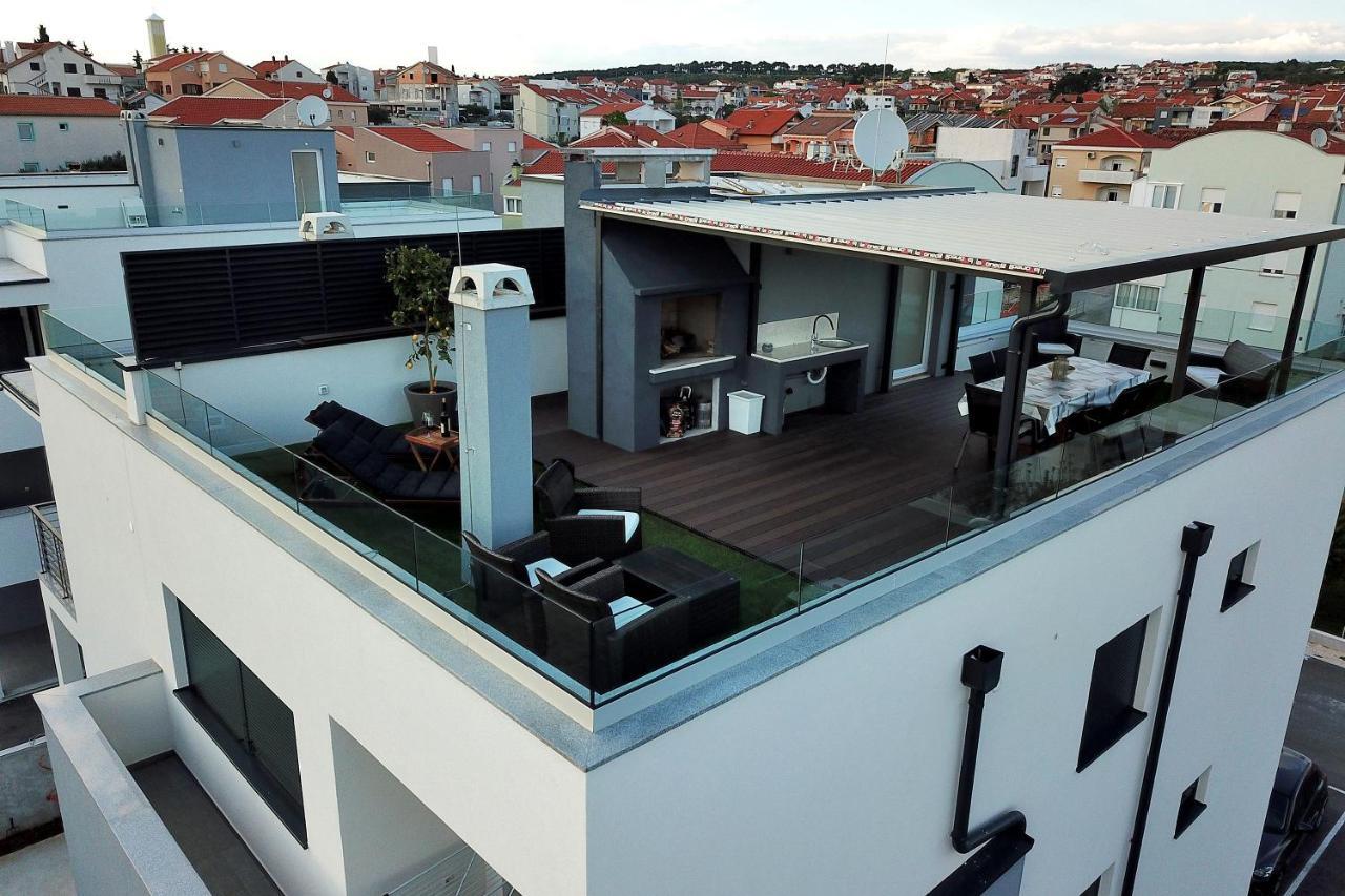 Esso Private Roof Terrace *
